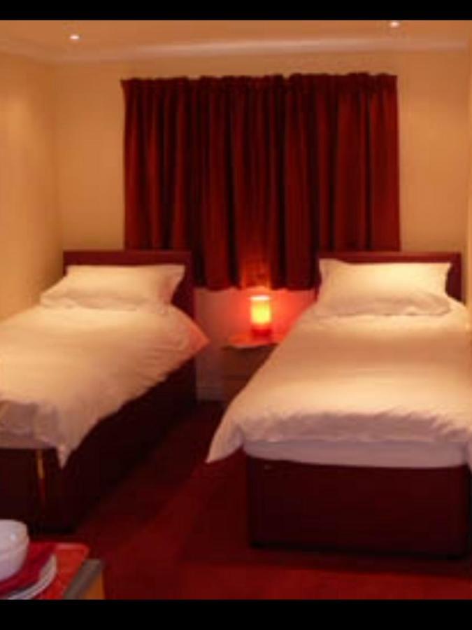 Bed and Breakfast Lenox Farm Hale  Экстерьер фото